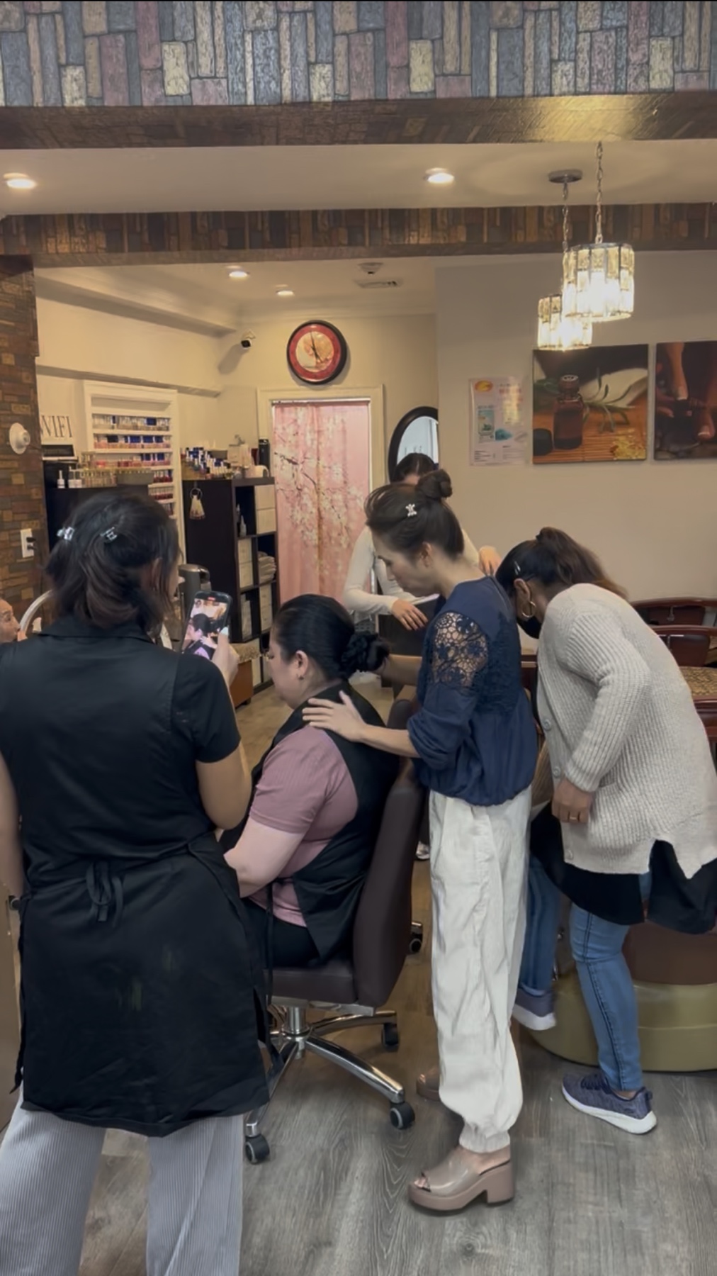 Định tuyến khớp vai và cánh tay cho thợ nail